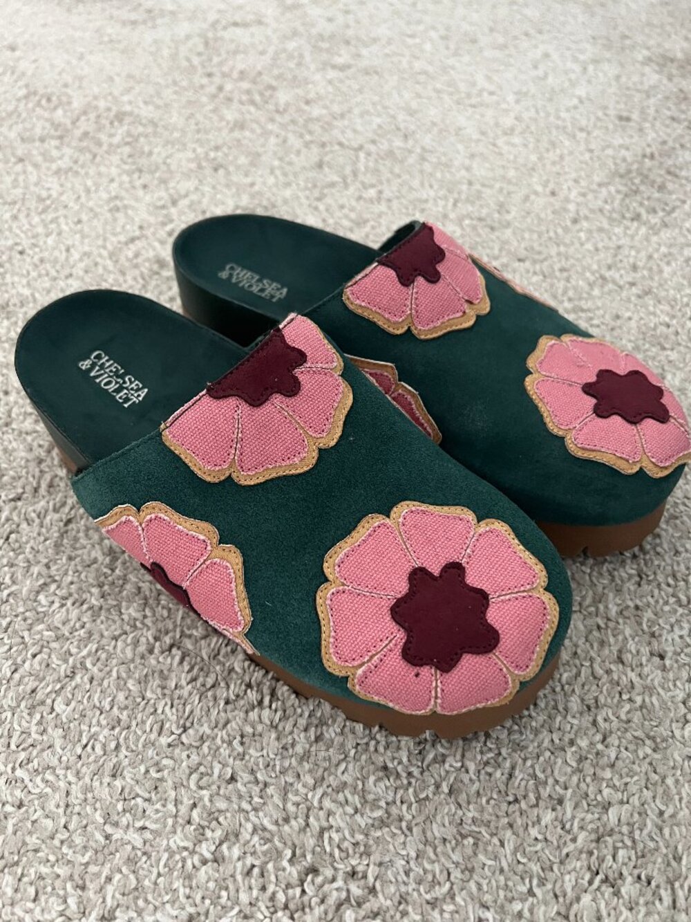 Chelsea & Violet Clogs Shoes Womens Size 5.5M Clog Mule Flower Suede Lug Sole